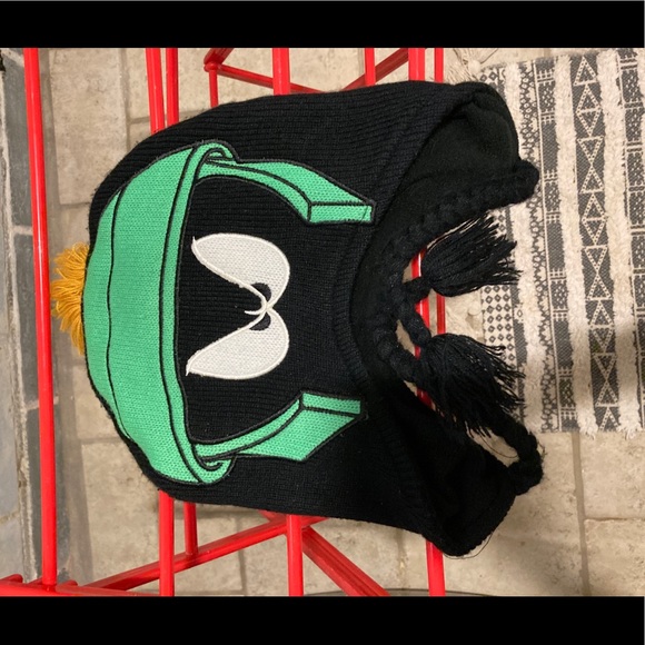 Retro Warner Brother Marvin the Martin Winter Hat w Tassels - Picture 2 of 7